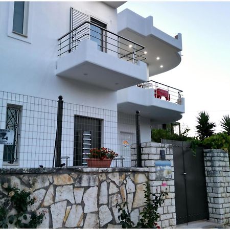 Blue Mare Apartments Sarande Exterior photo