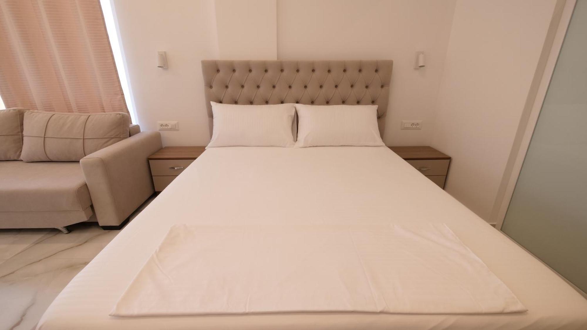 Blue Mare Apartments Sarande Exterior photo