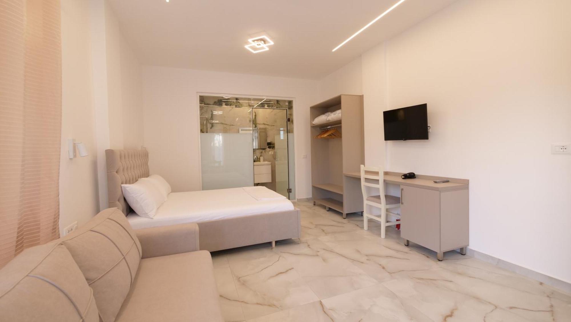 Blue Mare Apartments Sarande Exterior photo
